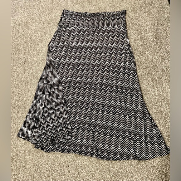 LuLaRoe Monochrome Chevron Midi Skirt - Picture 1 of 4